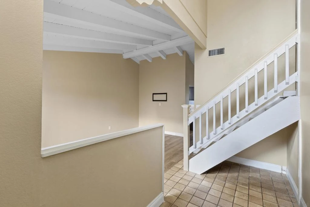 Interior 4