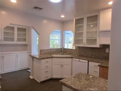 6372 Zelzah photo 2