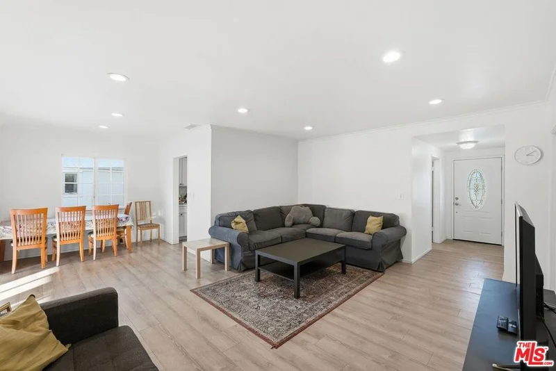Photo 2 of 10401 Amigo Avenue