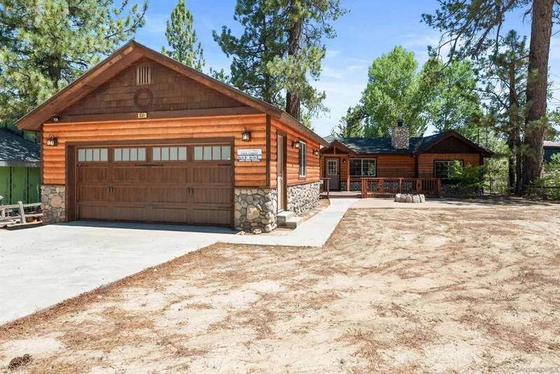 651 Cienega photo 2