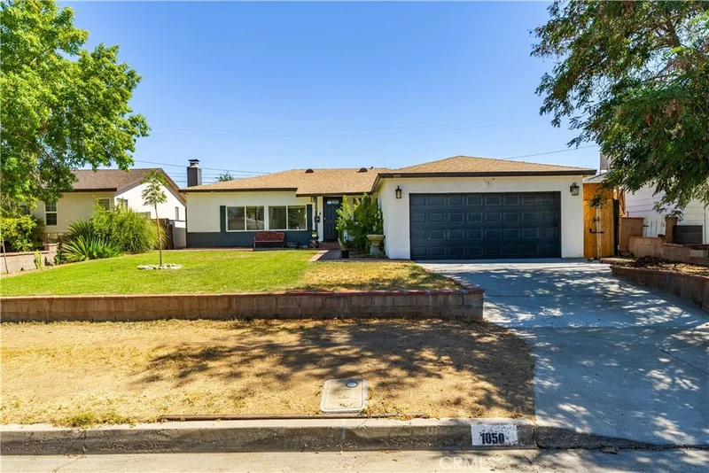1050 W Avenue J6 photo 2