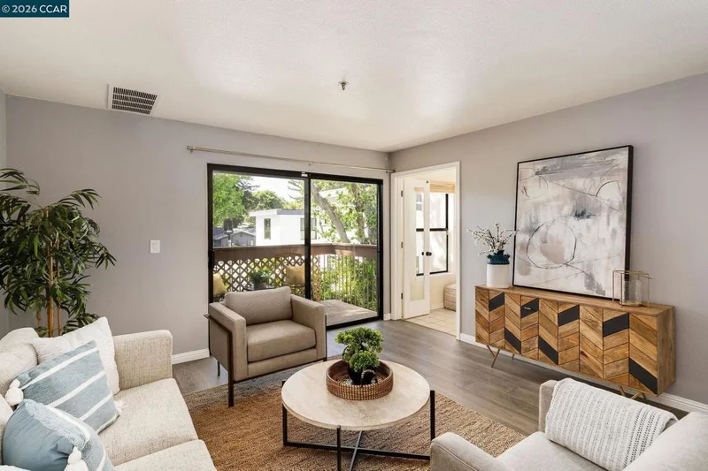 Photo 2 of 1722 S Villa Way