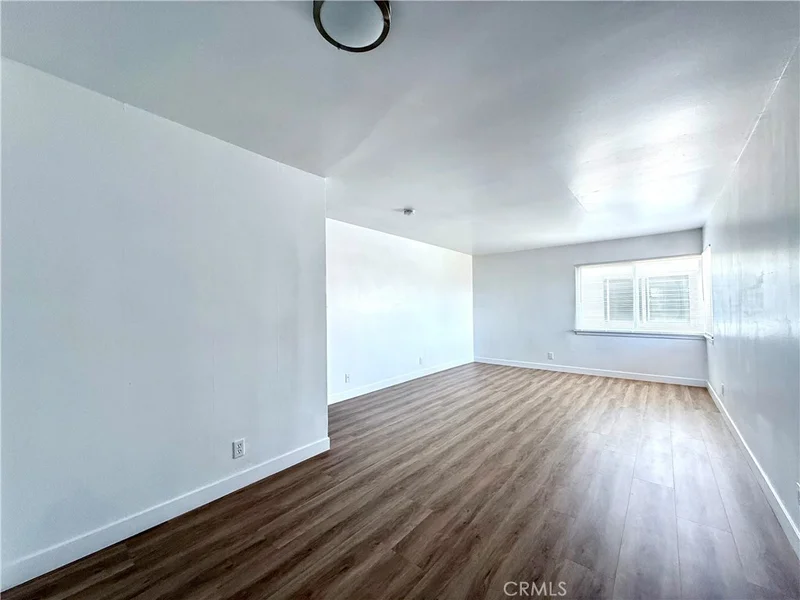 207 S Bushnell 1/2 photo 2