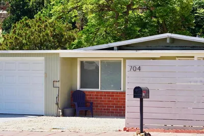 704 Galopago St. photo 2