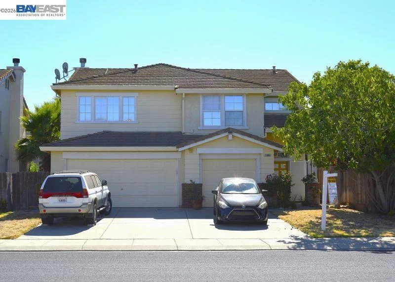 Photo 2 of 13900 Pinecrest St