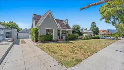 1230 Spazier Avenue photo 2