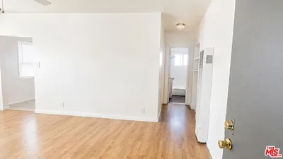1351 S Cochran Avenue 10 photo 2