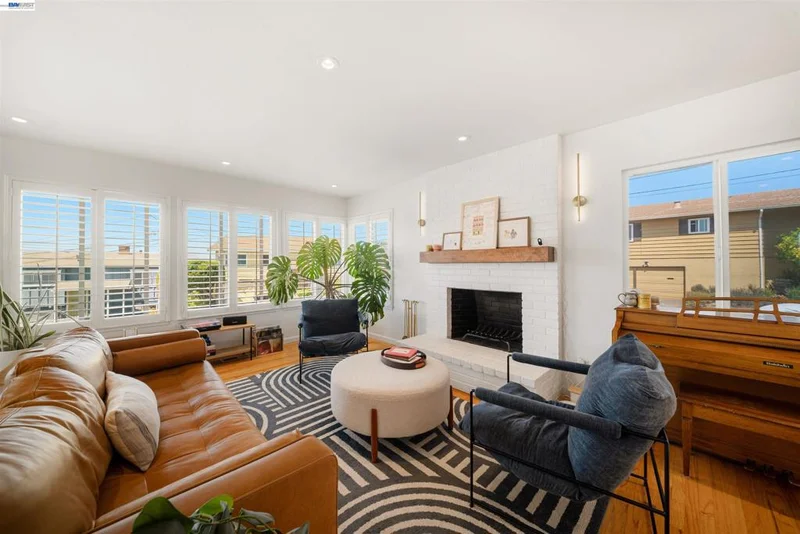 10774 Hellman St