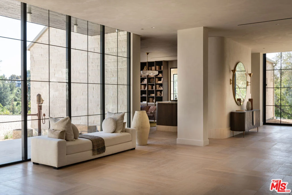 Interior 4