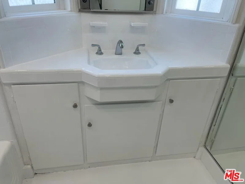 9029 Wildwood Avenue photo 2