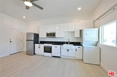 7929 Blackburn Avenue 7 photo 2