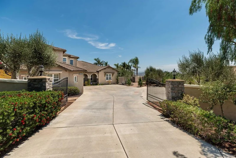 Photo 2 of 5148 Minneola Drive