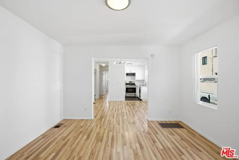 3611 W 4th Street photo 2