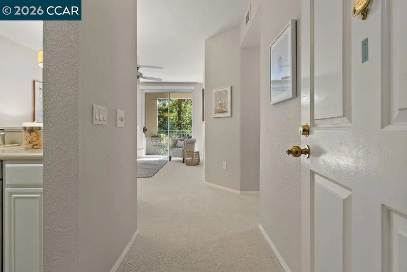 1860 Tice Creek Dr 1206