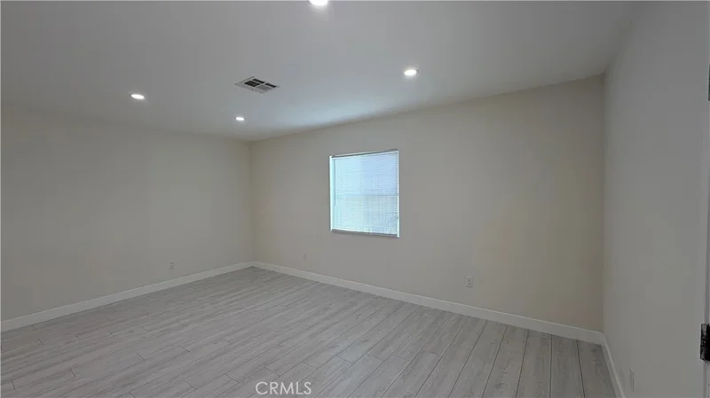 20210 Hartland Street photo 2