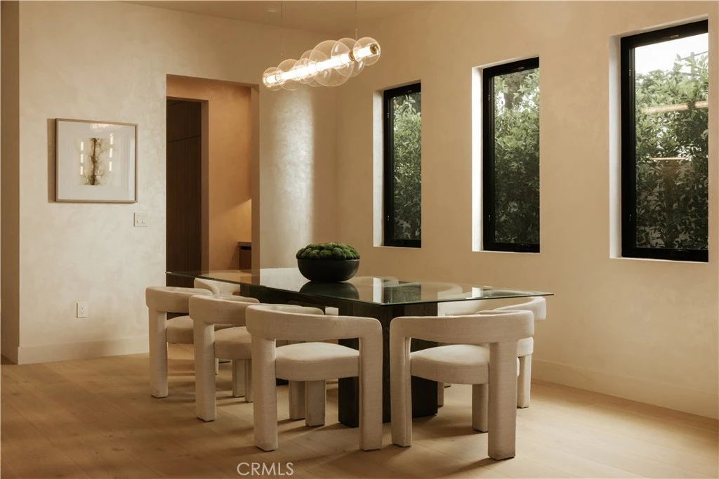 Interior 4