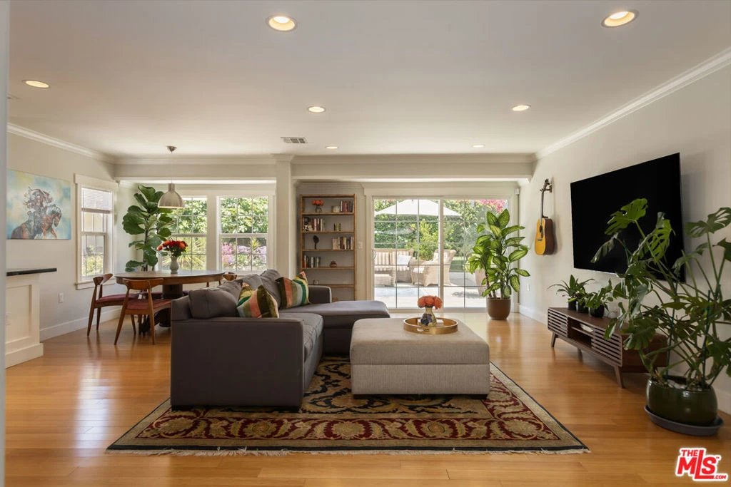 Interior 4