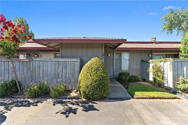 4504 N Valentine