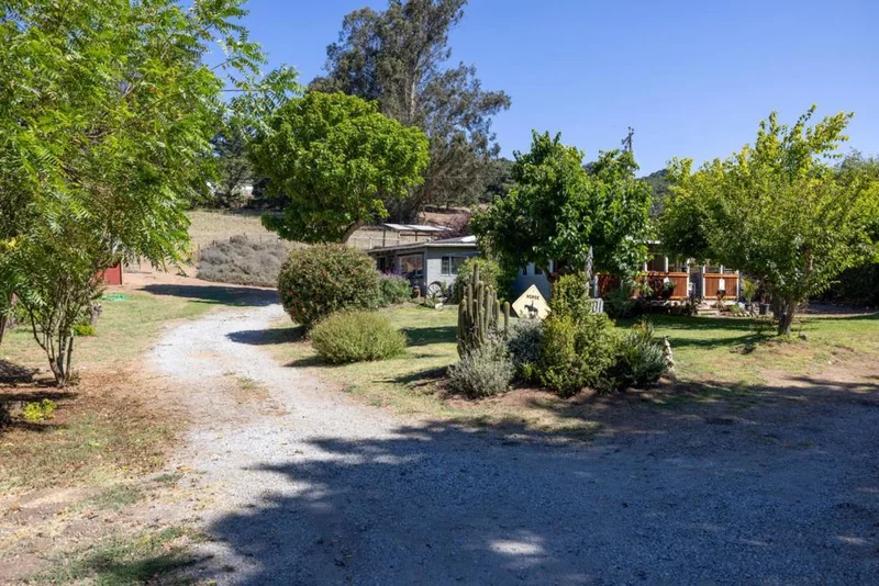 Photo 2 of 1100 Carr Avenue