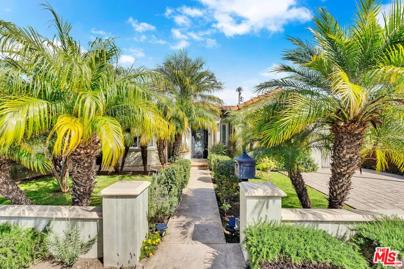 326 N Doheny Drive