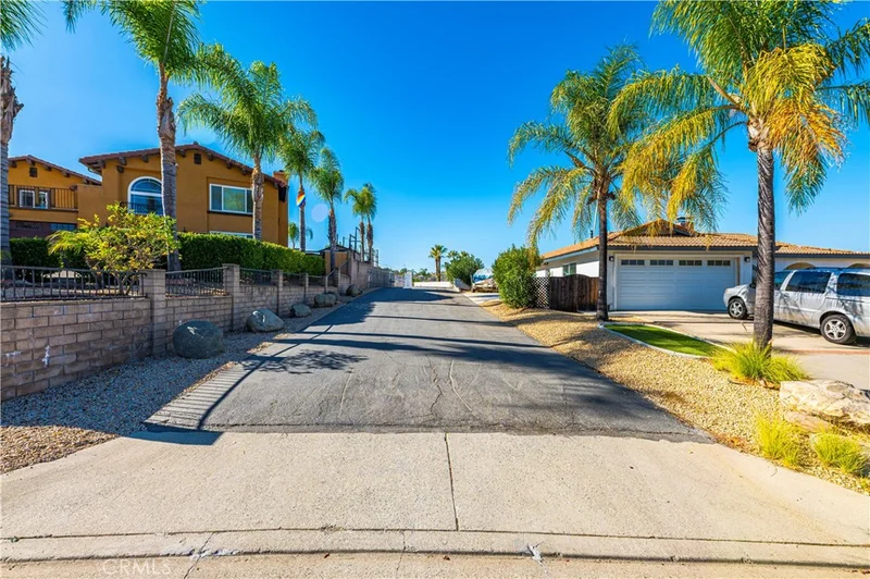22475 Loch Lomond Drive photo 2