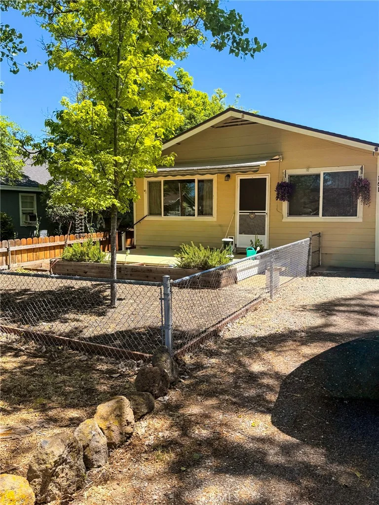 161 S 13th photo 2