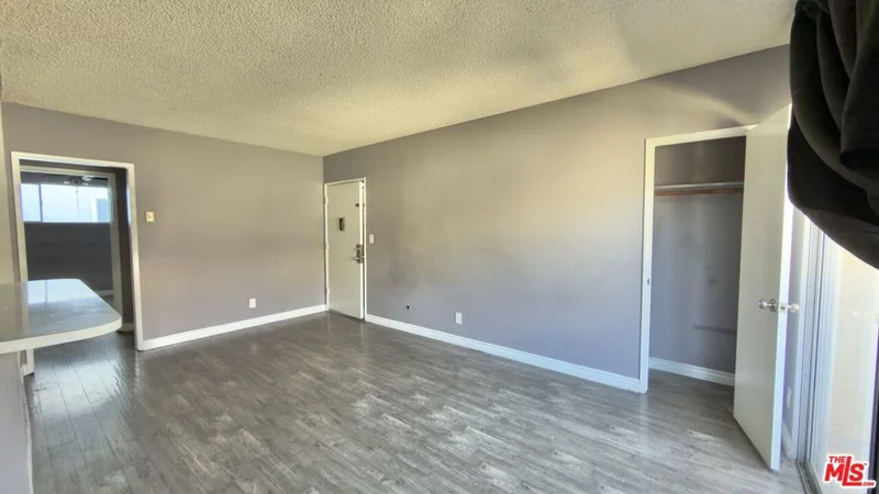 837 S Ardmore Avenue 6 photo 2