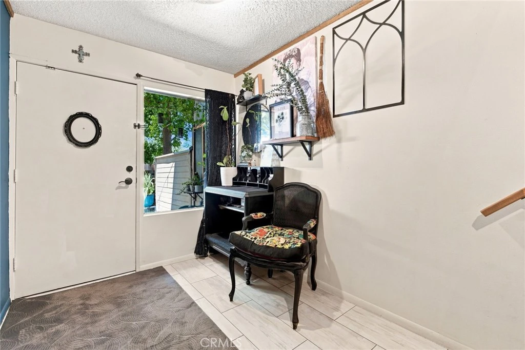 Interior 4