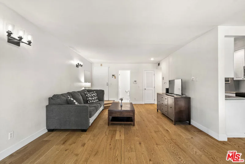 1515 S Beverly Drive 201 photo 2