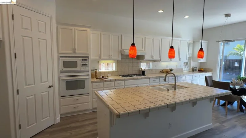 Photo 2 of 5556 Arcadia Cir
