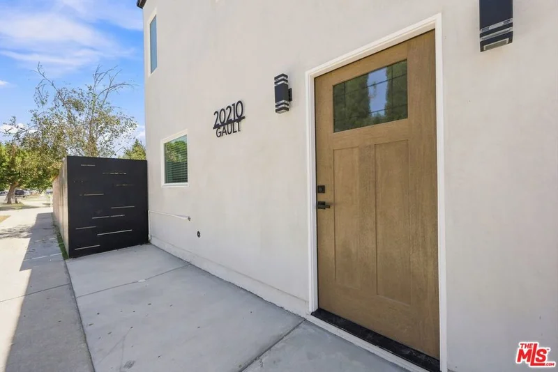 20210 W Gault Street photo 2