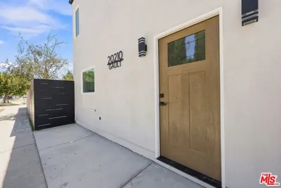20210 W Gault Street photo 2