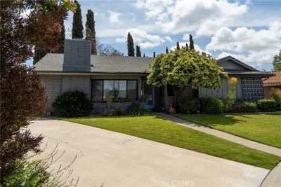 1304 E Carleton Avenue photo 2