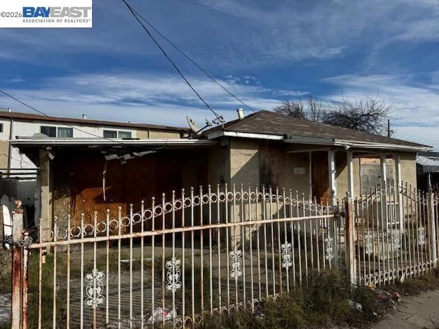 1413 Post Ave