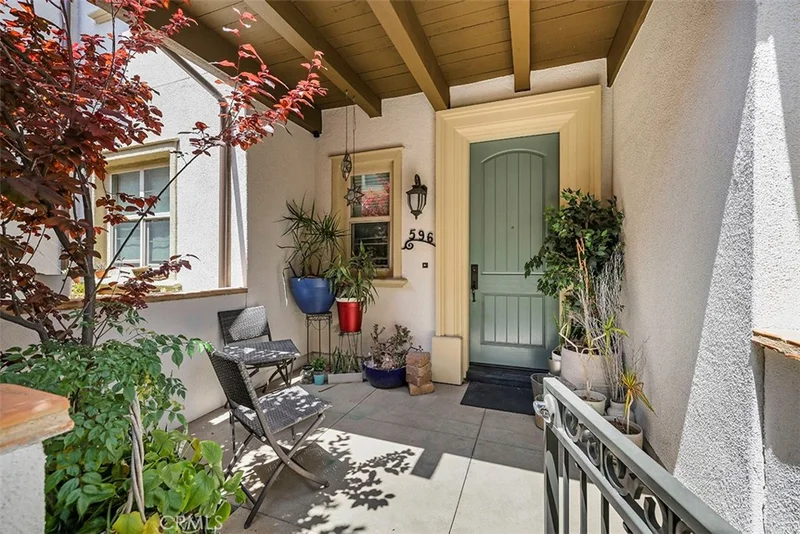 596 S Casita Street