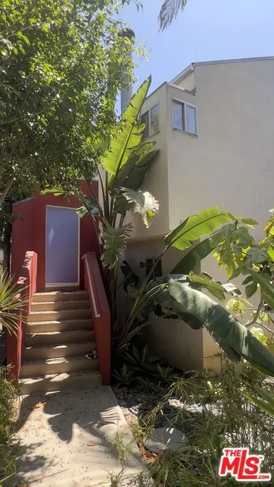 656 Angelus Place