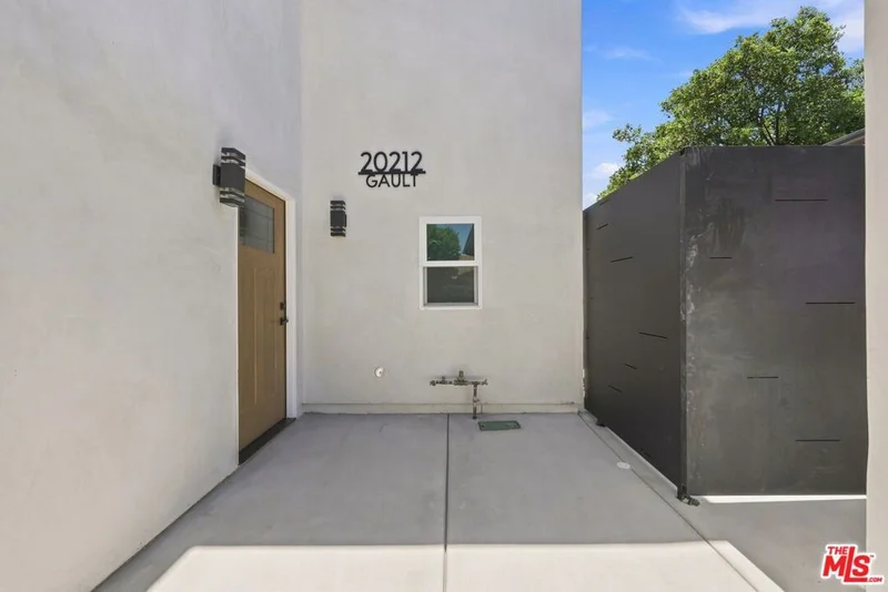 20212 W Gault Street photo 2