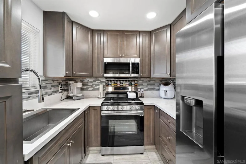 196 W Park Ave 1 photo 2