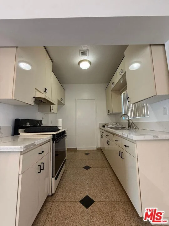 4306 Pennsylvania Avenue photo 2