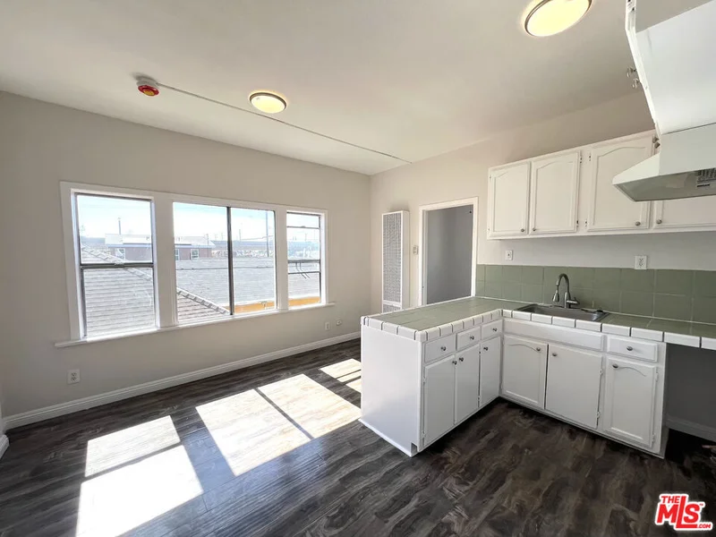 345 W 45th Street 7 photo 2