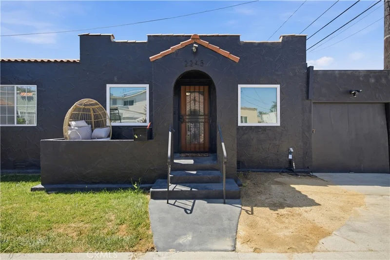 Photo 2 of 2245 Pine Avenue