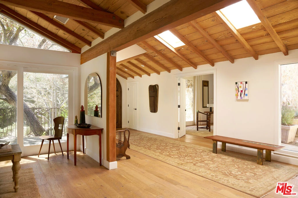 Interior 3