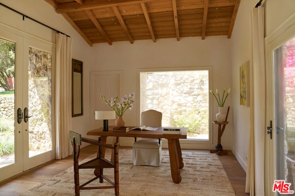 Interior 4