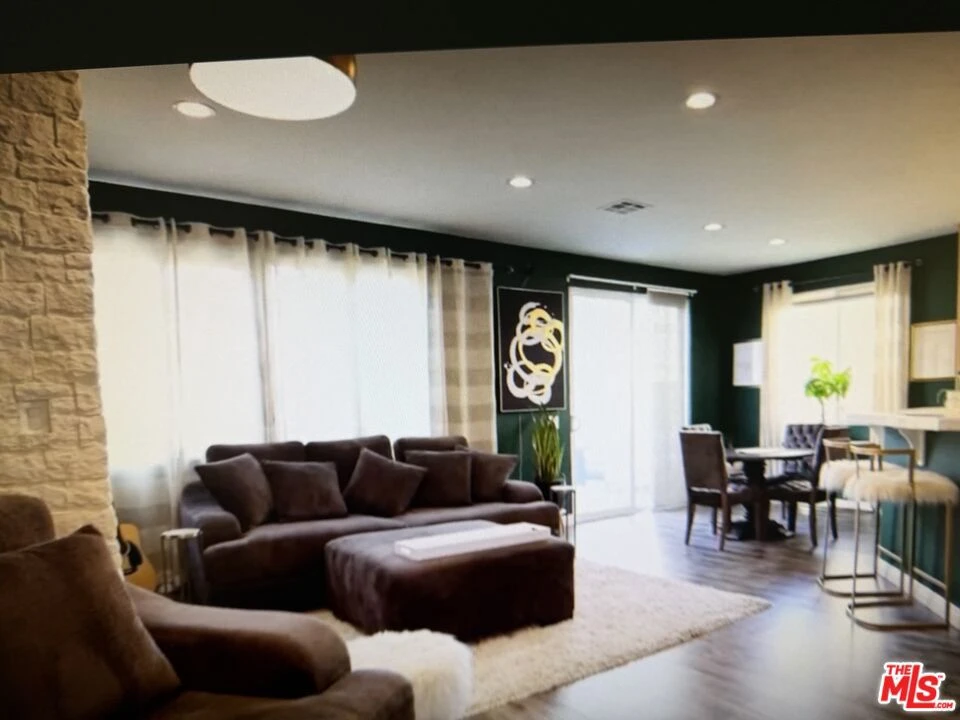 Interior 4
