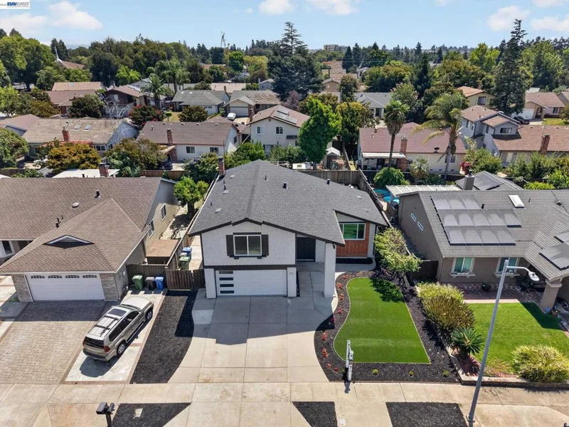 Photo 2 of 1426 Hardy Pl