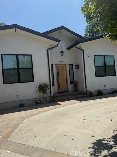 22520 Clarendon photo 2