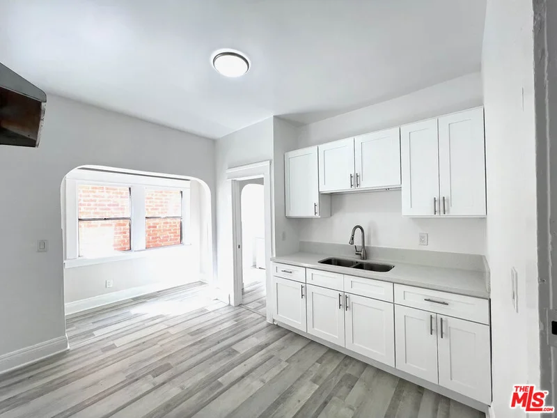 156 W 32nd Street 6 photo 2