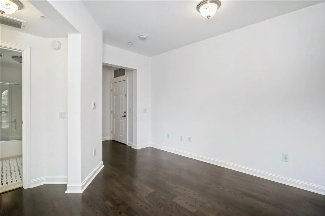 Interior 4