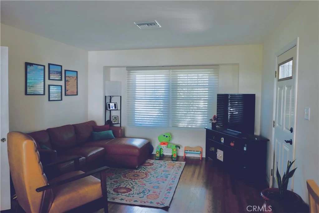 Interior 4