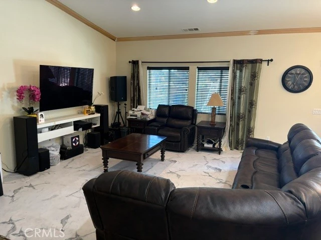 Interior 4